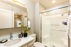 The Marc | Bathroom