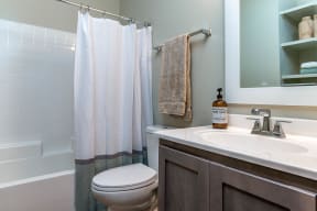 Quatama Woods | Second Bathroom