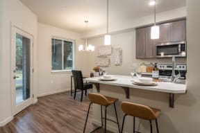 Quatama Woods | Kitchen and Dining Room