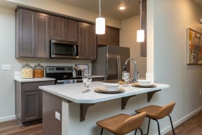 Quatama Woods | Kitchen and Eat In Counter