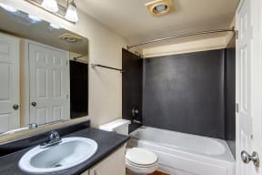 Seattle Apartments - Ellis Court Apartments - bathroom