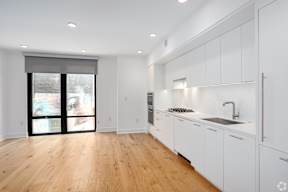 1 Bedroom/1Bathroom kitchen with light finish cabinets