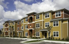Colonial Lakes Apartments in Lake Worth, FL