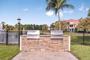 Community with grilling area | Ashlar Apartments