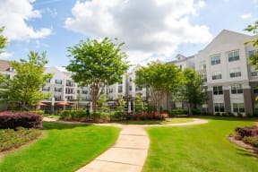 Beautifully manicured grounds | Emblem Alpharetta