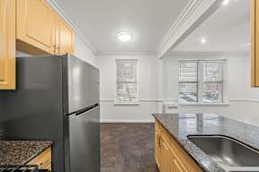 Kitchen in 6128 Wilshire apartment with plenty of cabinet storage, spacious countertops and appliances