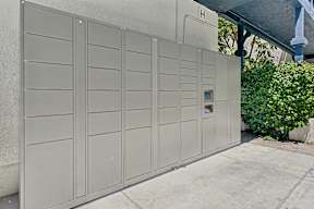 Parcel Lockers at Oro