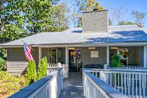 Auburn Exterior 1