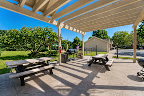 grill area with lots of space and different ways to grill