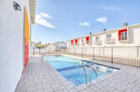 Pool Sun Deck