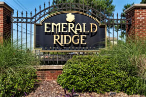 a sign for emerald ridge apartments