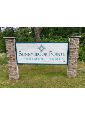 Monument Sign at Sunnybrook Pointe Apartment Homes