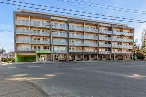 Image of large apartment building at Hillcrest Ave, located in Abbotsford, BC
