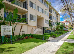 Apartment Building in Beverly Hills