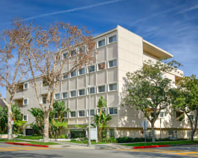Apartment Building in Beverly Hills