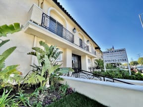 Apartment Building in Encino
