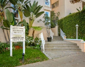 Apartment Building in Beverly Hills