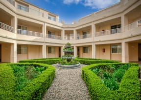Apartment Building in Huntington Beach Courtyard
