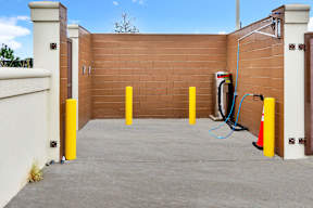 Carwash station at POINTE AT EAST SHORE APARTMENTS, APOPKA
