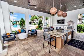 Kitchen with island at POINTE AT EAST SHORE APARTMENTS, APOPKA, FL