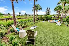 Courtyard with lawn chairs at POINTE AT EAST SHORE APARTMENTS, APOPKA, FL, 32703
