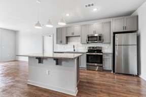 Kitchen with a Large Island at DAWSON PARK APARTMENTS, BATON ROUGE, 70809