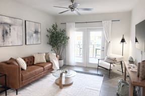Living room with ceiling fan at POINTE AT GREENVILLE APARTMENTS, South Carolina
