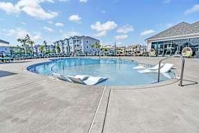 Entertainment Lounge By Pool at GRANDVIEW AT CLEAR POND APARTMENTS, MYRTLE BEACH, SC