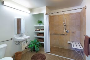 San Emi Apartments Bathroom