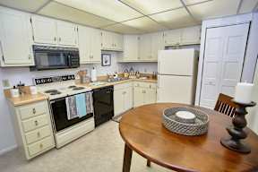 Classic Series Kitchen at Somerset Lakes