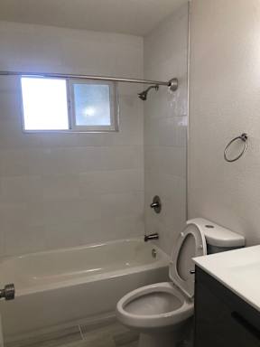 Laura Apartments Bathroom