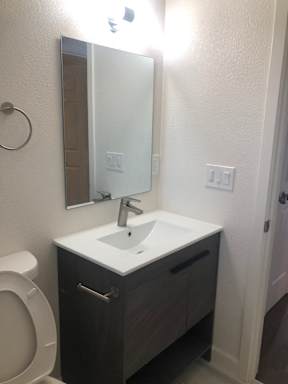 Laura Apartments Bathroom