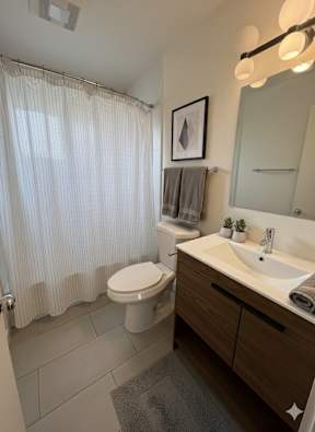Laura Apartments Studio Bathroom
