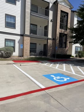a handicapped parking lot in front of an apartment building