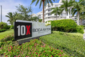 the sign for the 10x boca raton resort in front of a building