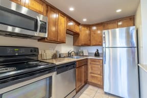 Apartments for Rent Los Gatos - El Gato Penthouse - L Shaped Kitchen with Wood-Style Cabinetry, Granite Countertops, and Stainless Steel Appliances