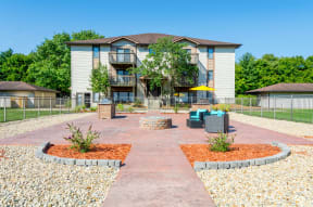 an outdoor courtyard with a building in the background