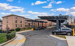 A parking lot with cars and a building in the background.