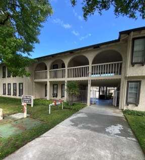 Sara Vale Apartments 936 Azure St Sunnyvale, CA 94087