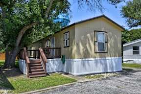 Small House at Buckingham Village Apartments, Universal City