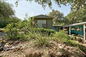 Front Yard at Woodview Apartments, Austin, TX