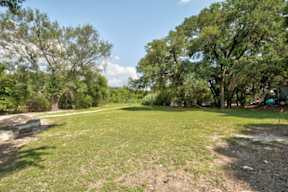 Outdoor Garden Space at Woodview Apartments, Austin, TX, 78704