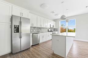 Kitchen with Cabinets at Viva Lakeshore, Bridgewater, 02324