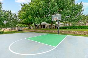 the basketball court at the estates apartments