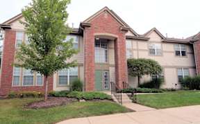 Randall Village Apartments- Crystal Lake, IL