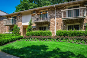 Lush Green Landscape at Atlantic Pointe Apartments, Atlantic Highlands