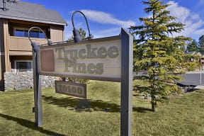 a sign in front of a house that says tucker pines
