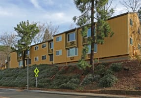 the building where the motel is located