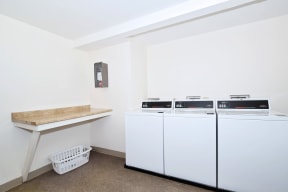 Menlo Manor: laundry room