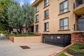Property View, Welcoming Property Sign at Los Robles Apartments, California, 91101